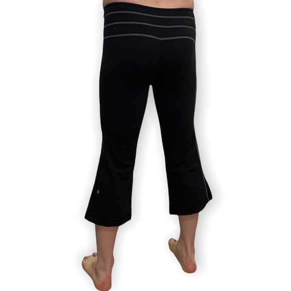 Cropped black Lululemon flare pants - Picture 2 of 7